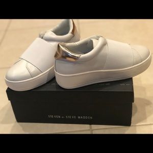 Steve Madden Sneaker NWOT